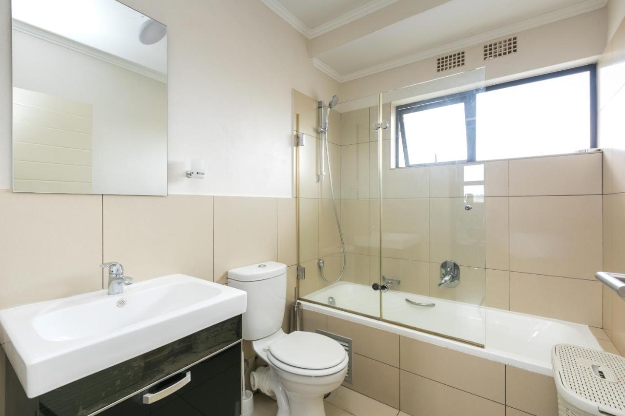 Modern Apartment In A Secure Golf Estate.Wifi Roodepoort Exterior photo