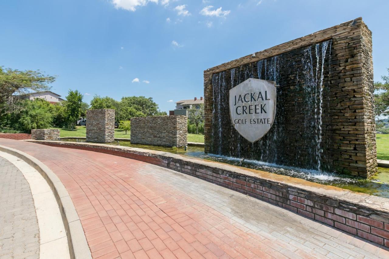 Modern Apartment In A Secure Golf Estate.Wifi Roodepoort Exterior photo