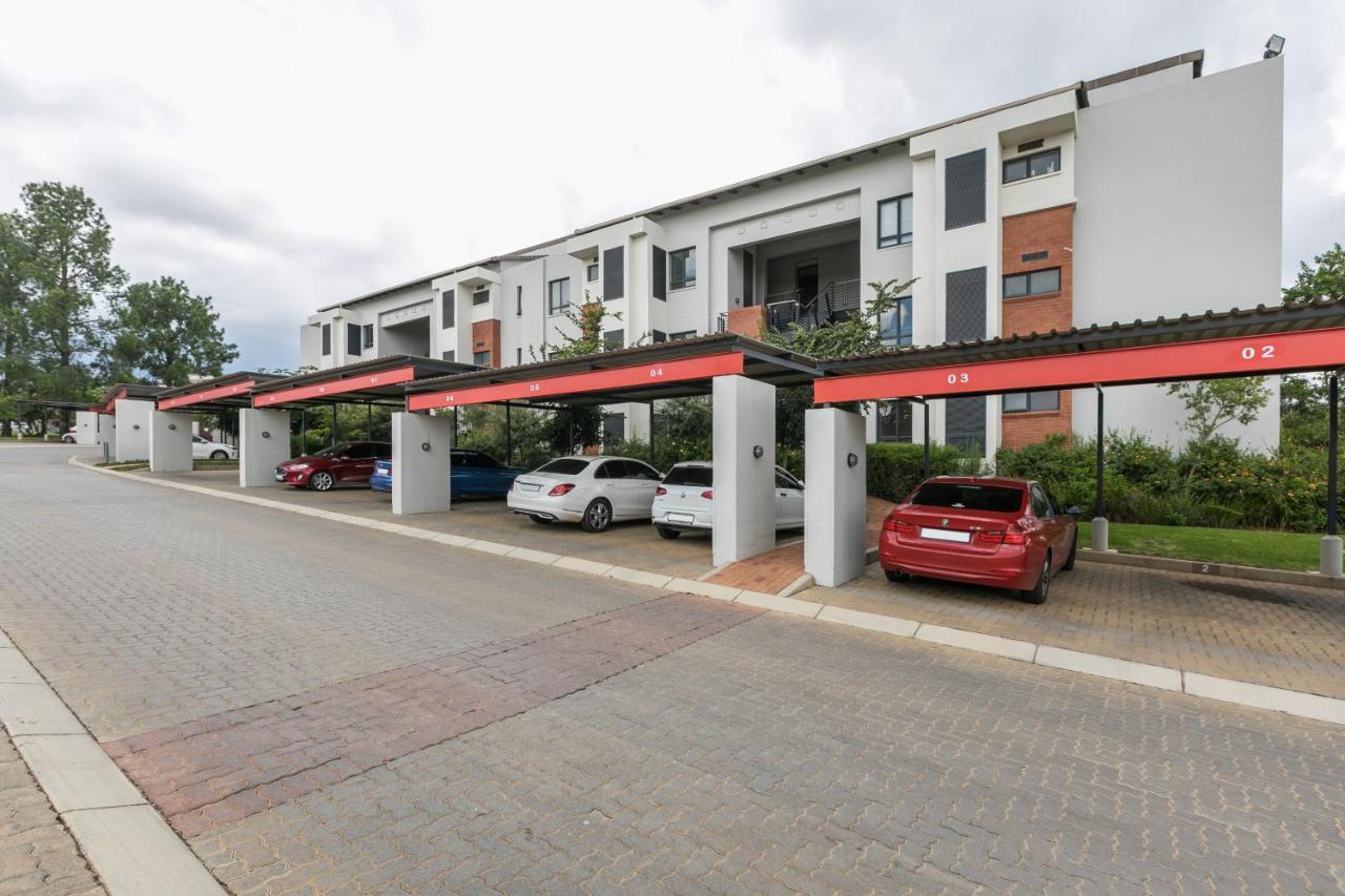 Modern Apartment In A Secure Golf Estate.Wifi Roodepoort Exterior photo