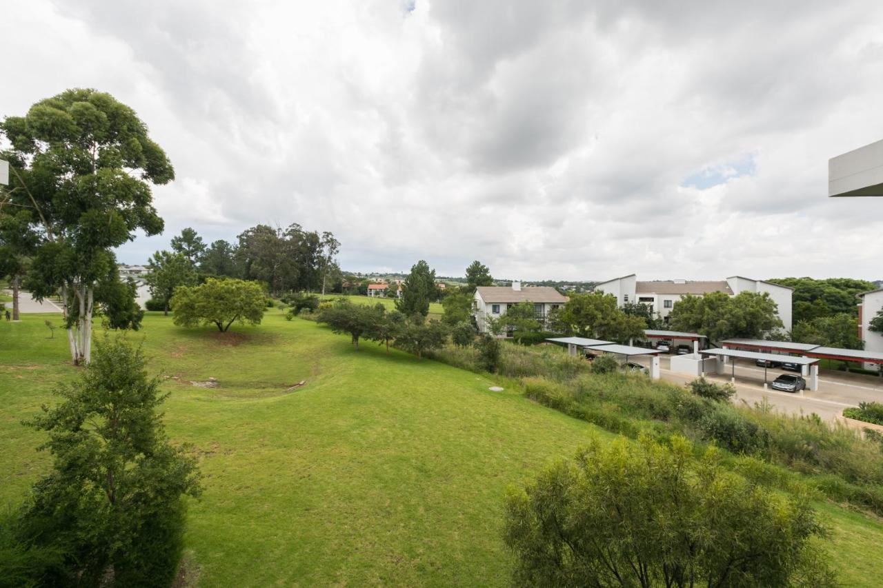 Modern Apartment In A Secure Golf Estate.Wifi Roodepoort Exterior photo